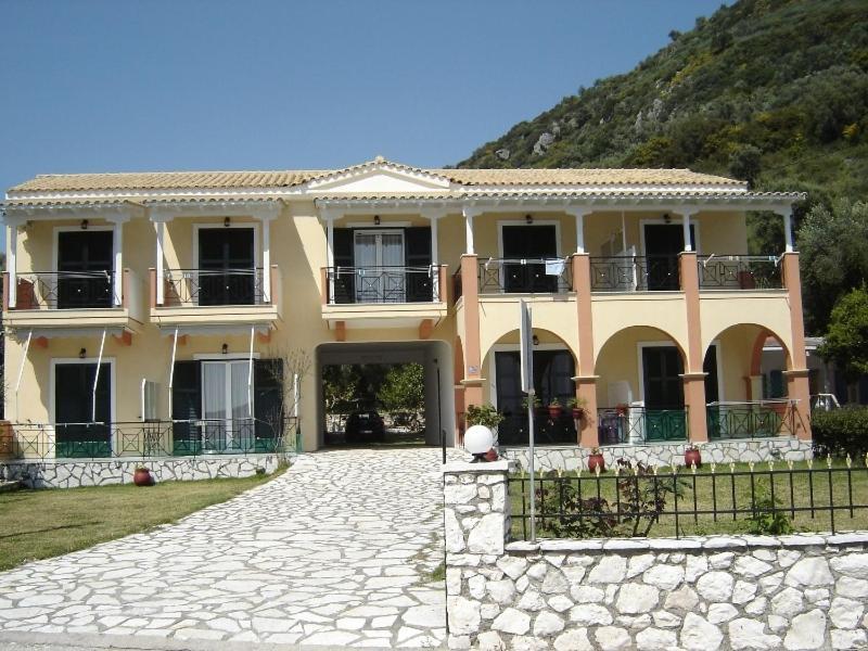 Captain Nick Aparthotel Mikros Gialos Exterior photo